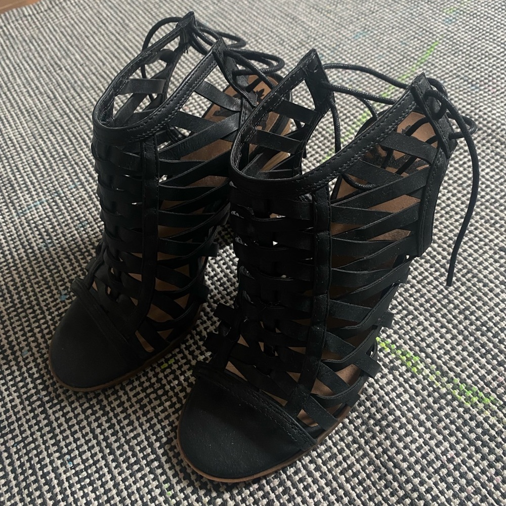 FERGALICIOUS HEELS